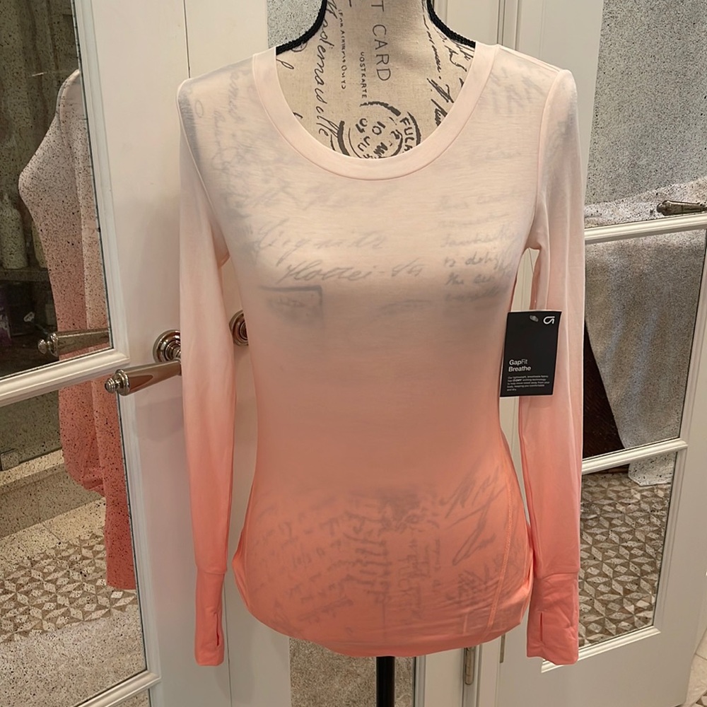 Gap Fit XS Long Sleeve Breathe Lightweight Athletic Top in Peach Tie Dye…